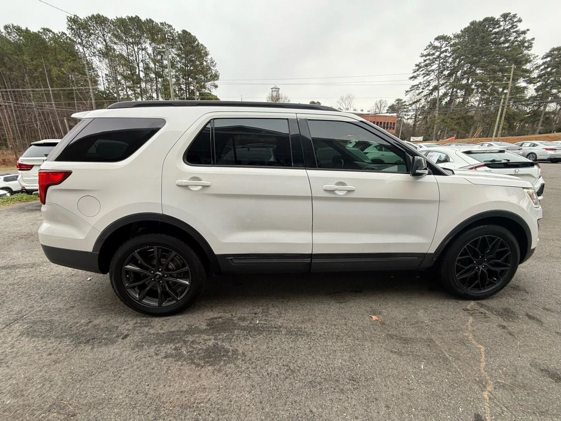 2017 Ford Explorer XLT Sport Utility 4D