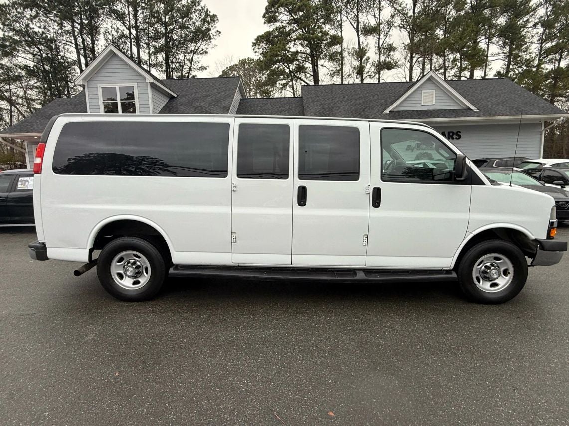 2020 Chevrolet Express 3500 Passenger LT Extended Van 3D