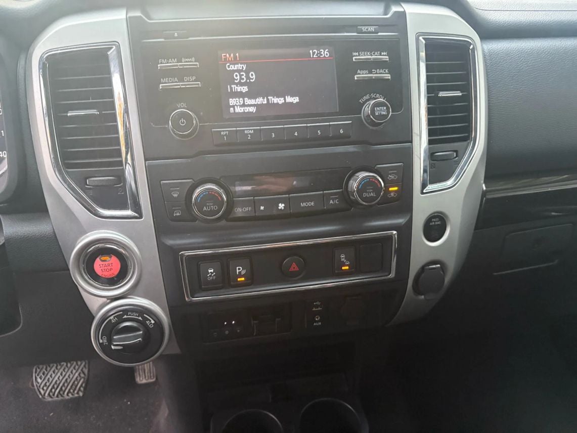 2017 Nissan TITAN Single Cab SV Pickup 2D 8 ft