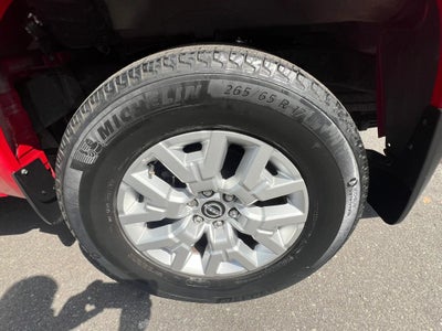 2022 Nissan Frontier Crew Cab SV Pickup 4D 5 ft