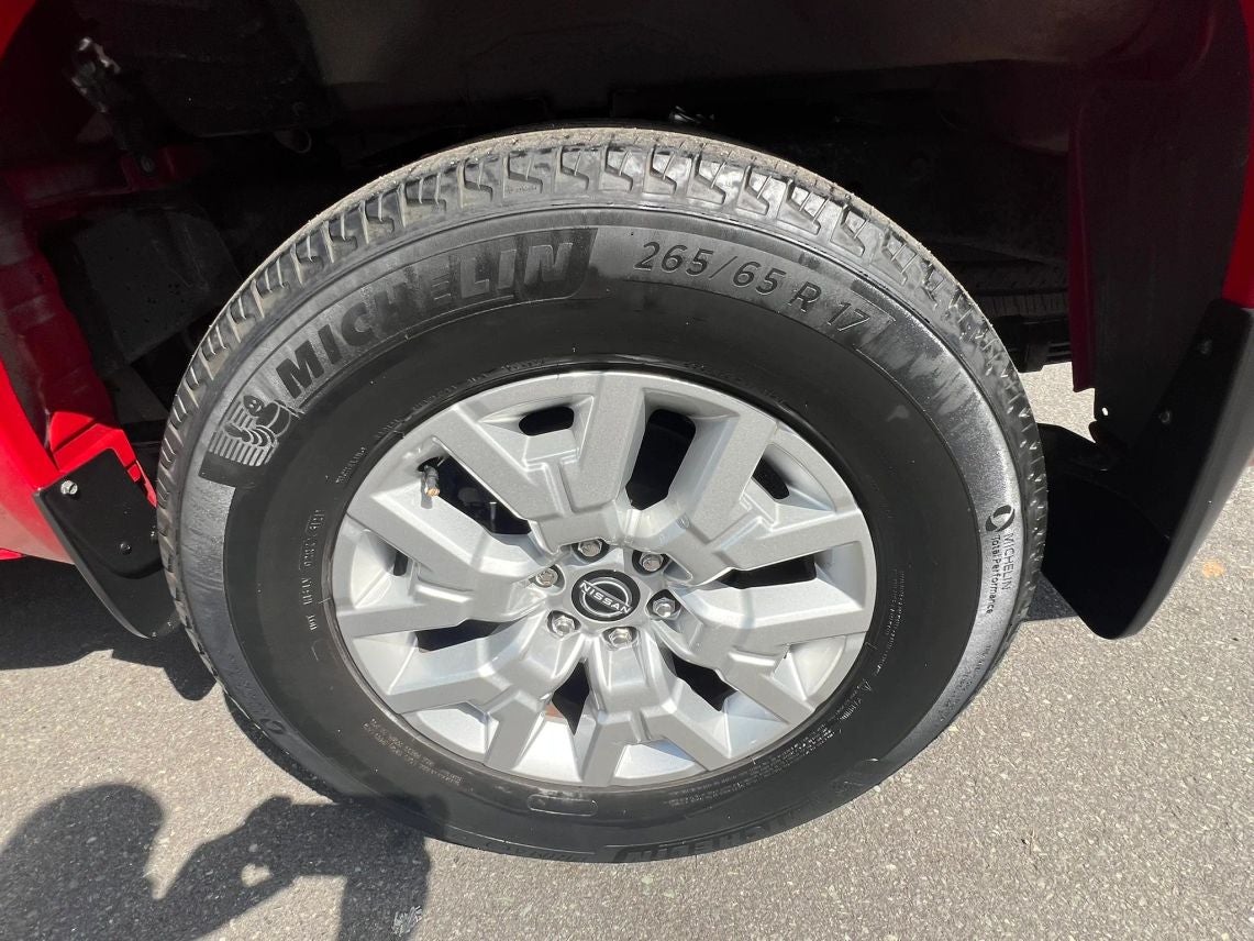 2022 Nissan Frontier Crew Cab SV Pickup 4D 5 ft