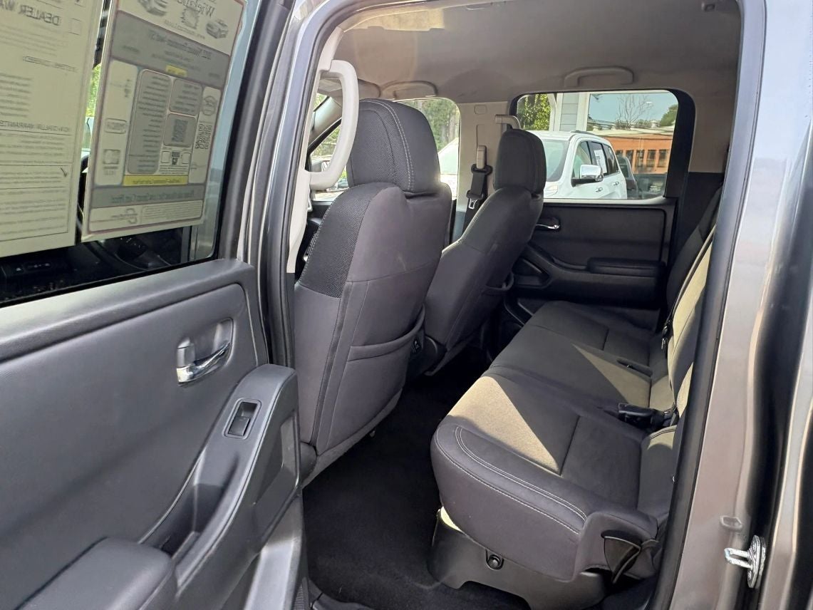 2022 Nissan Frontier Crew Cab SV Pickup 4D 6 ft
