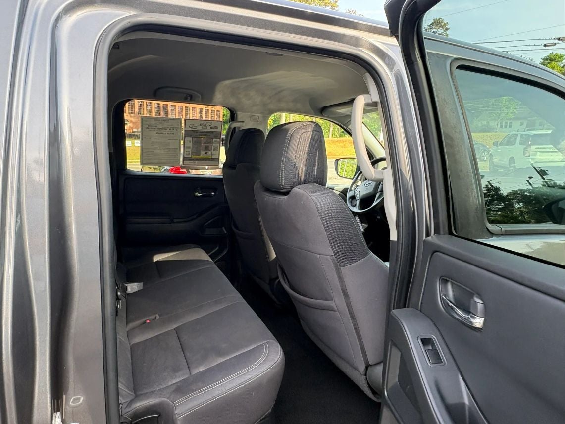2022 Nissan Frontier Crew Cab SV Pickup 4D 6 ft