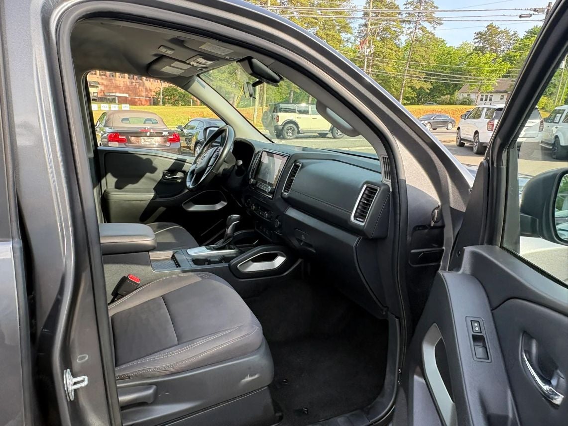 2022 Nissan Frontier Crew Cab SV Pickup 4D 6 ft