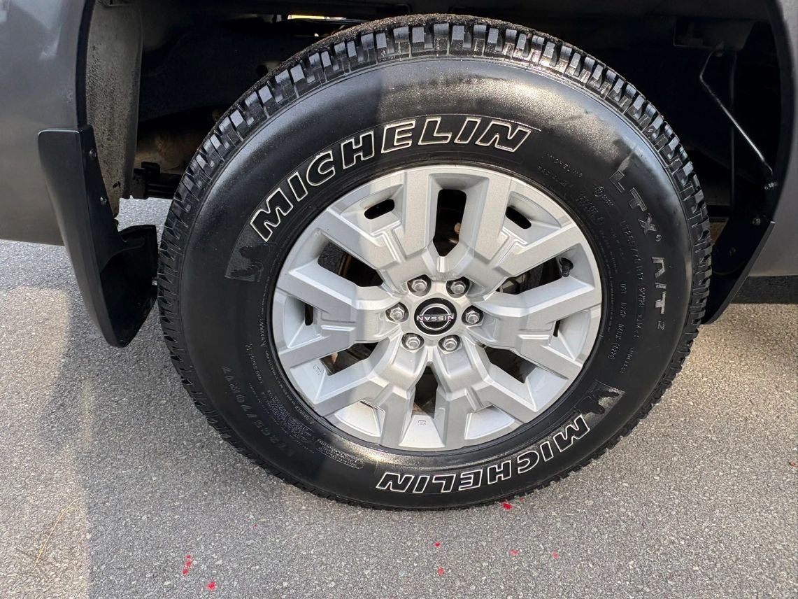 2022 Nissan Frontier Crew Cab SV Pickup 4D 6 ft