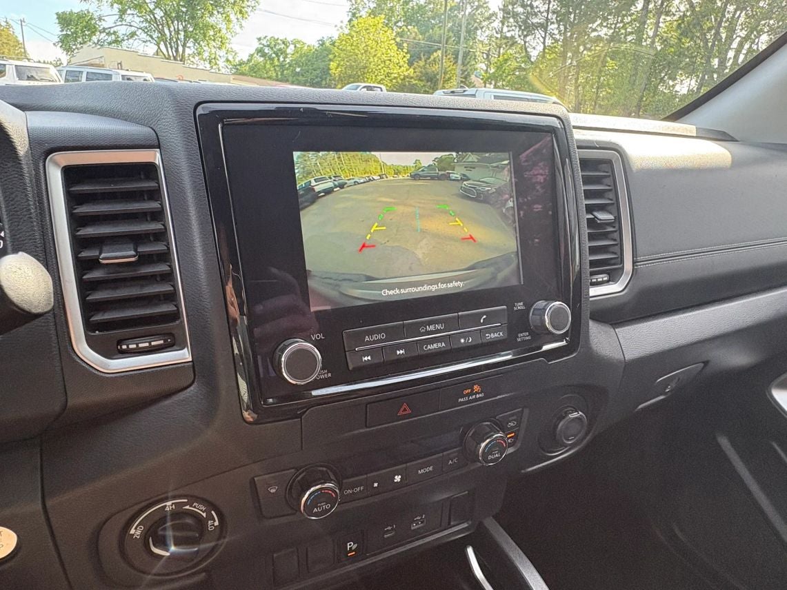 2022 Nissan Frontier Crew Cab SV Pickup 4D 6 ft