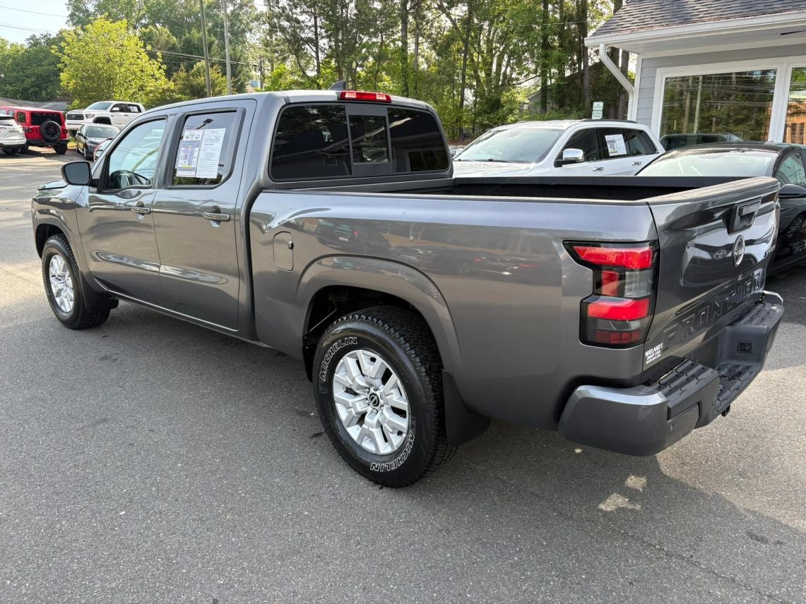 2022 Nissan Frontier Crew Cab SV Pickup 4D 6 ft