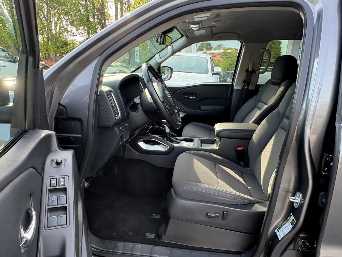 2022 Nissan Frontier Crew Cab SV Pickup 4D 6 ft