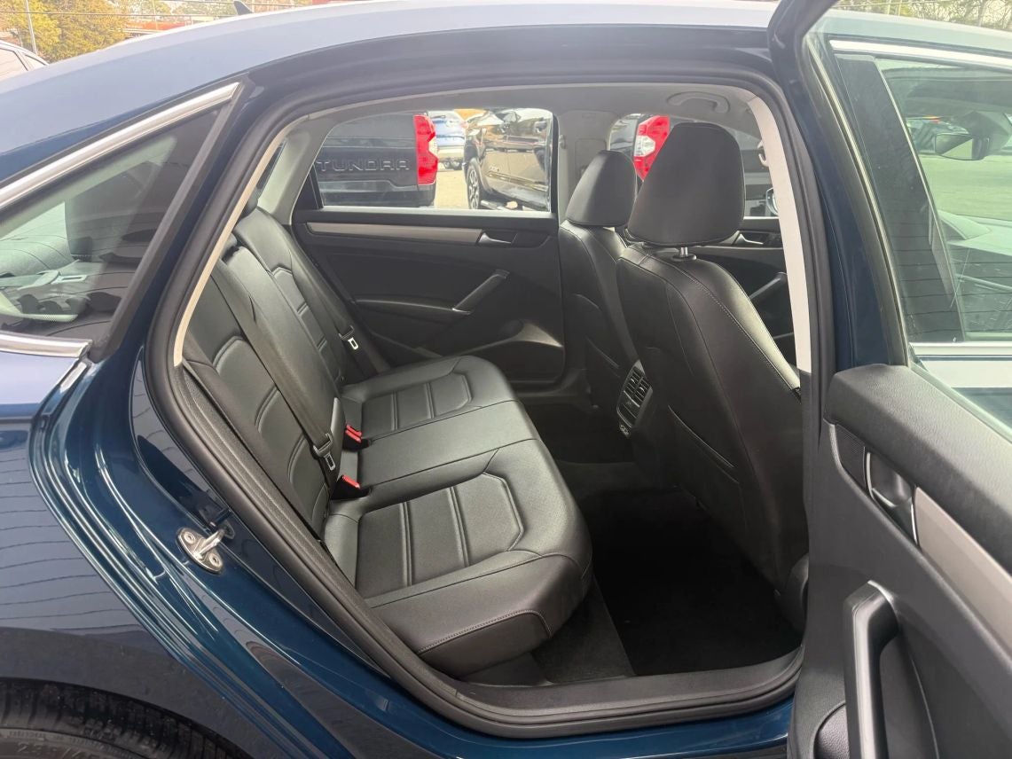 2021 Volkswagen Passat SE Sedan 4D