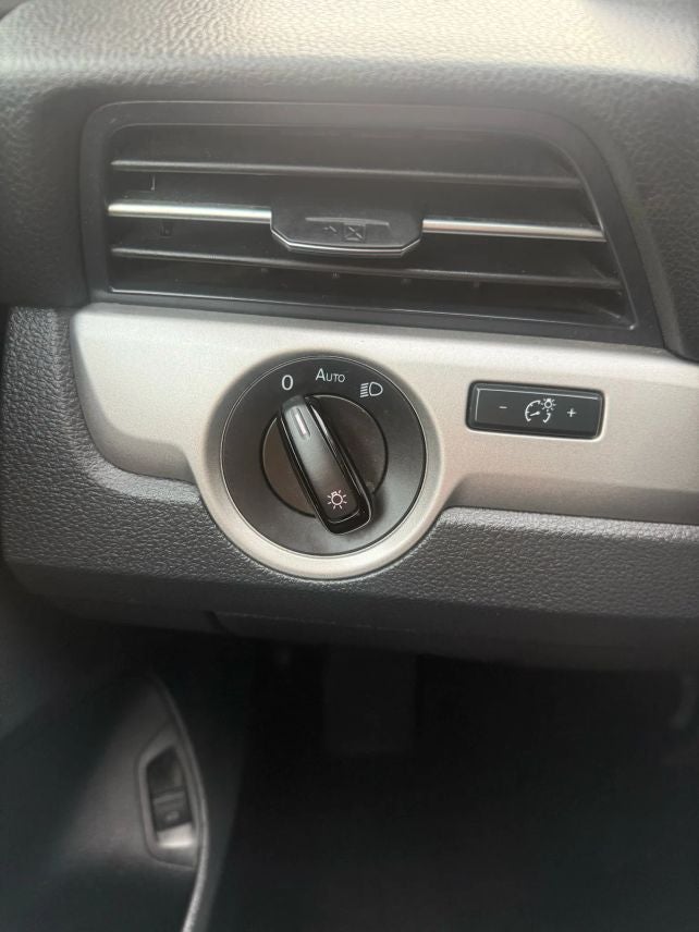 2021 Volkswagen Passat SE Sedan 4D