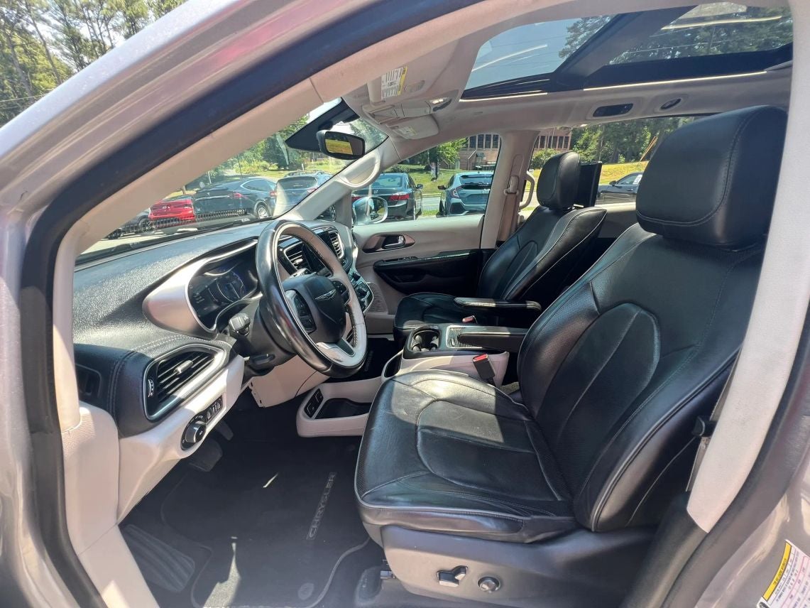 2018 Chrysler Pacifica Limited Minivan 4D