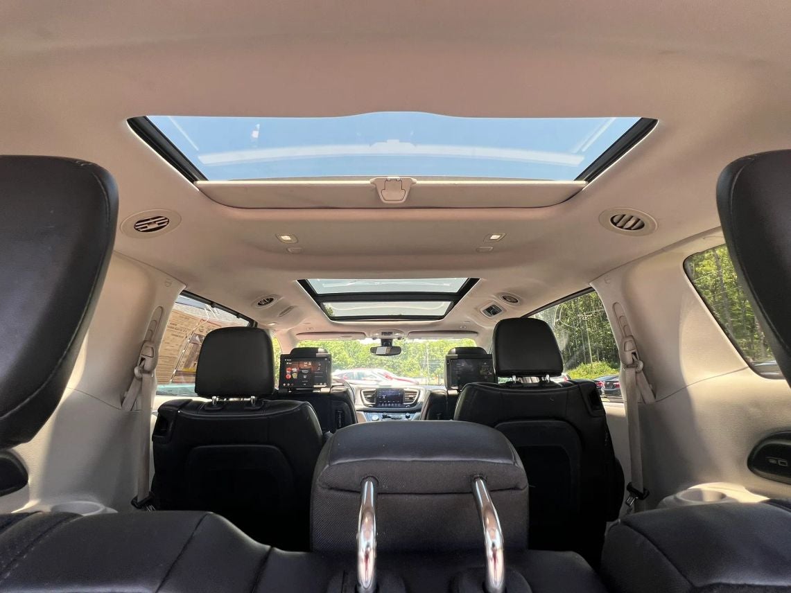 2018 Chrysler Pacifica Limited Minivan 4D
