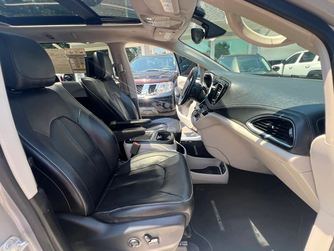 2018 Chrysler Pacifica Limited Minivan 4D