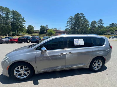 2018 Chrysler Pacifica Limited Minivan 4D