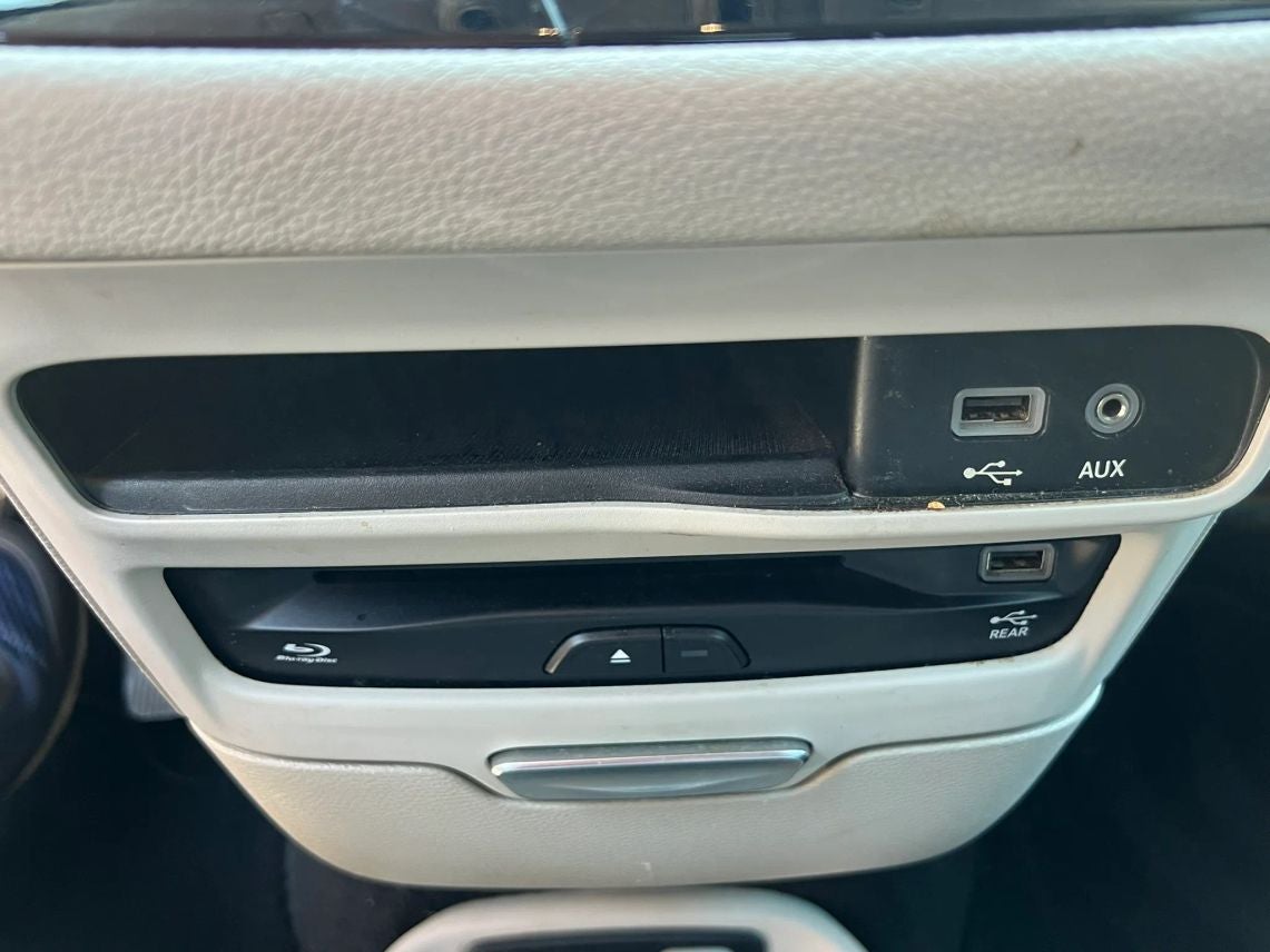 2018 Chrysler Pacifica Limited Minivan 4D