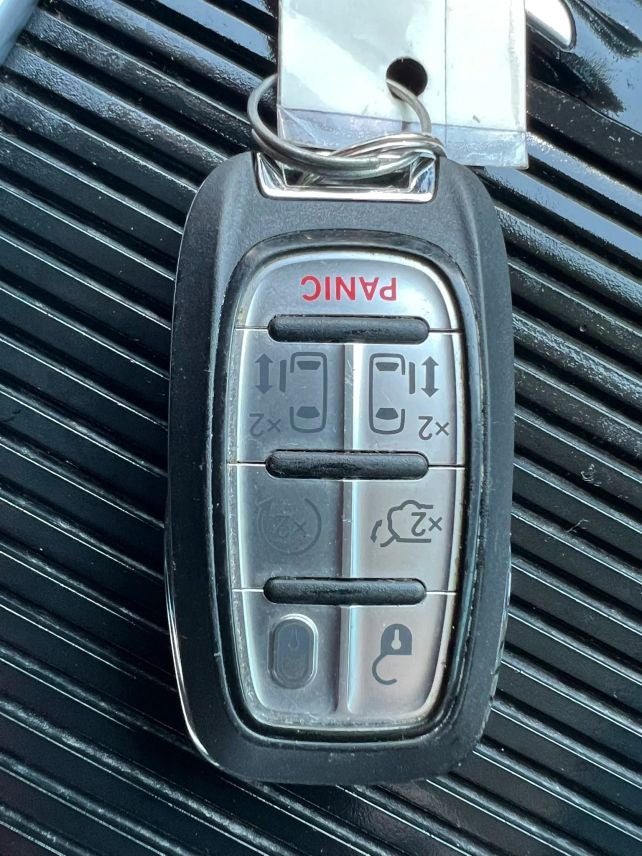 2018 Chrysler Pacifica Limited Minivan 4D