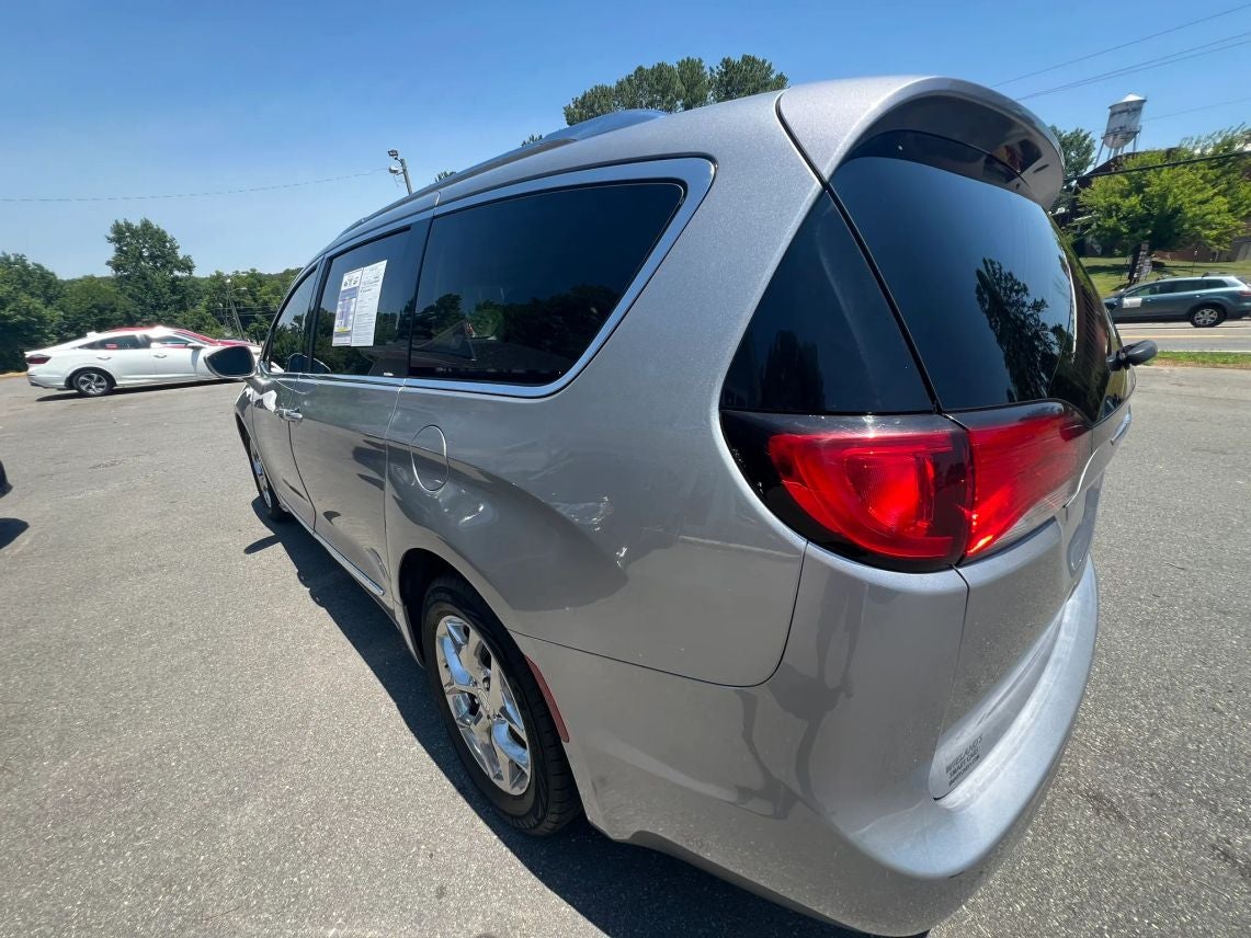 2018 Chrysler Pacifica Limited Minivan 4D