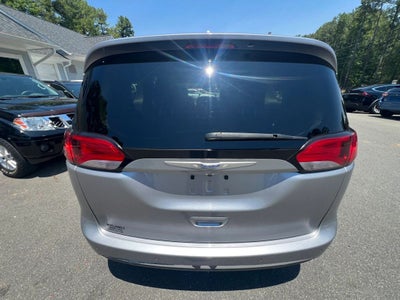2018 Chrysler Pacifica Limited Minivan 4D