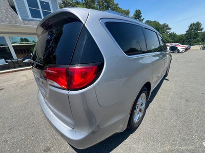 2018 Chrysler Pacifica Limited Minivan 4D