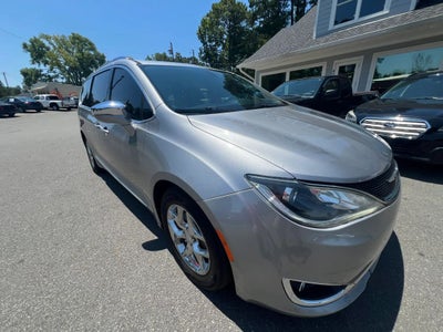2018 Chrysler Pacifica Limited Minivan 4D