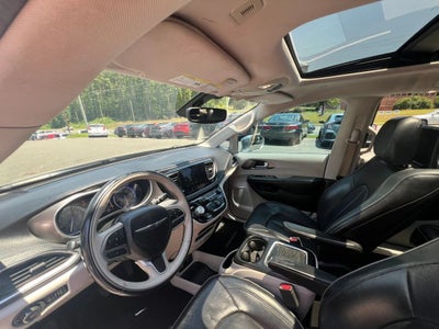 2018 Chrysler Pacifica Limited Minivan 4D
