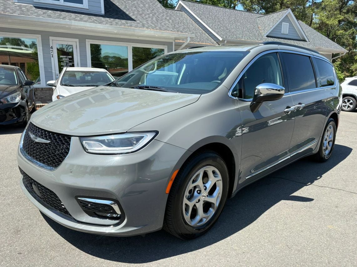 2023 Chrysler Pacifica Limited Van 4D