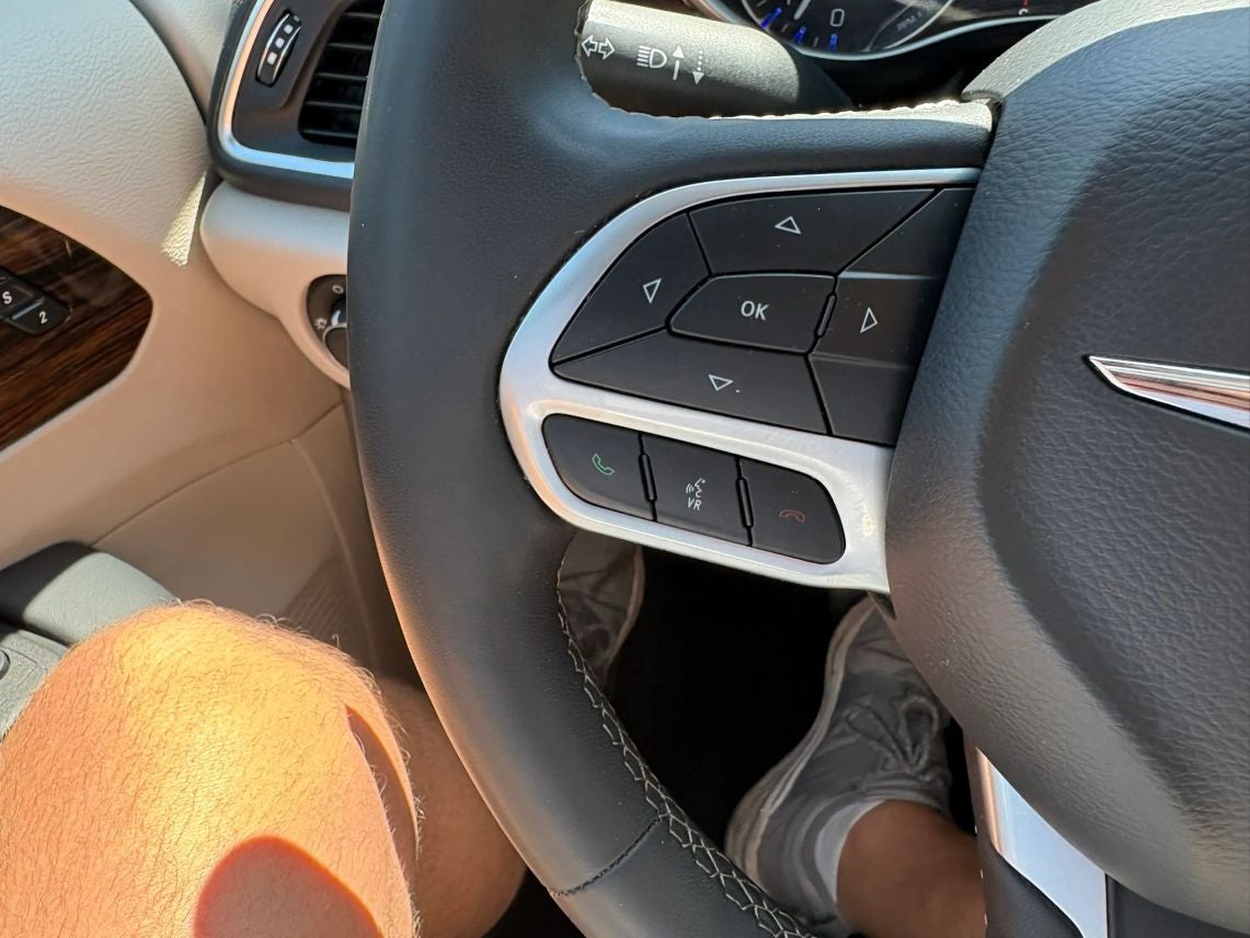 2023 Chrysler Pacifica Limited Van 4D