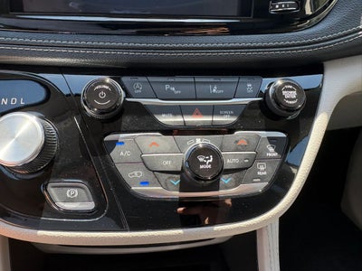 2023 Chrysler Pacifica Limited Van 4D