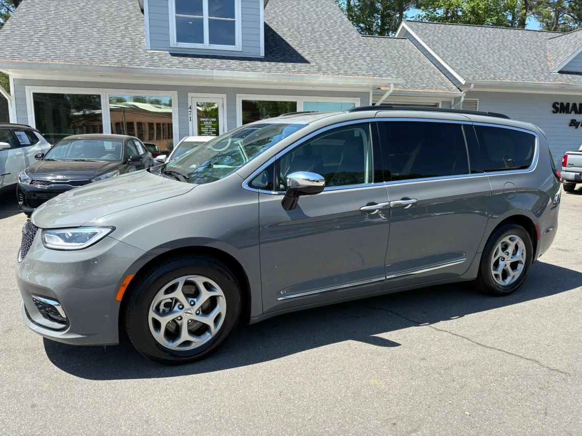 2023 Chrysler Pacifica Limited Van 4D