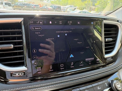 2023 Chrysler Pacifica Limited Van 4D