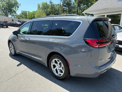 2023 Chrysler Pacifica Limited Van 4D