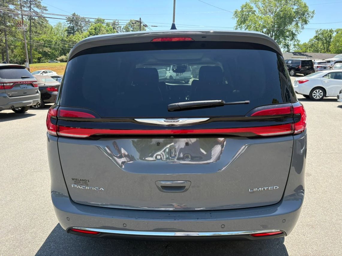 2023 Chrysler Pacifica Limited Van 4D