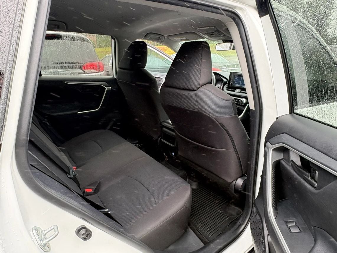 2020 Toyota RAV4 LE Sport Utility 4D