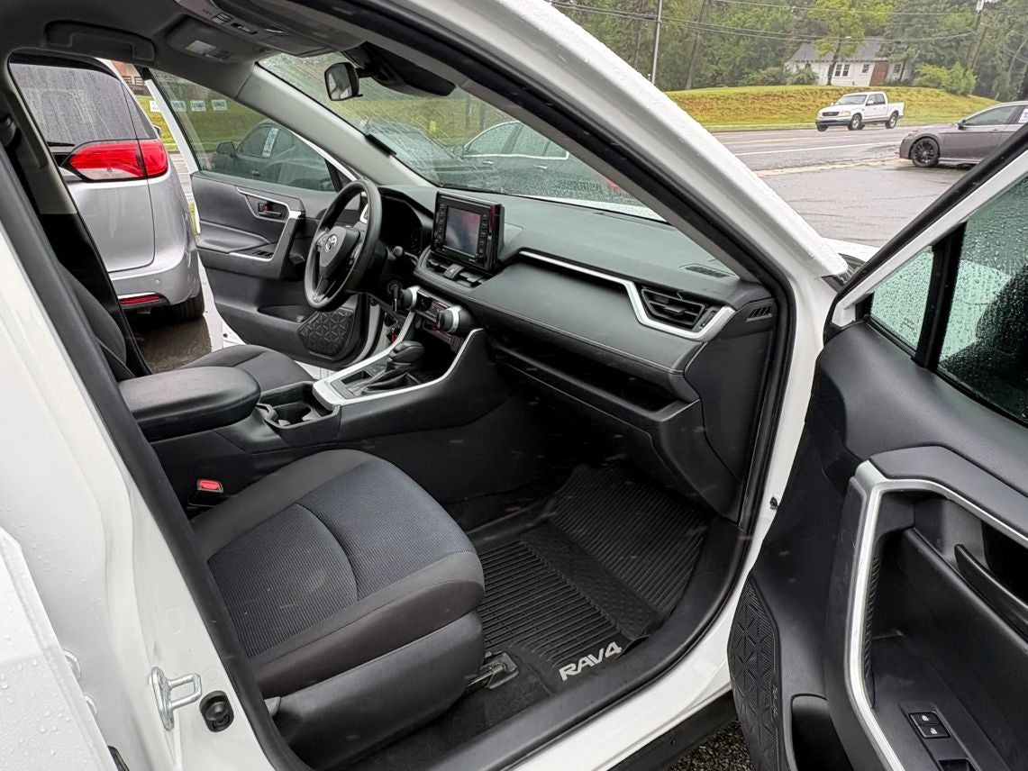 2020 Toyota RAV4 LE Sport Utility 4D