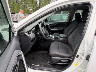 2020 Toyota RAV4 LE Sport Utility 4D