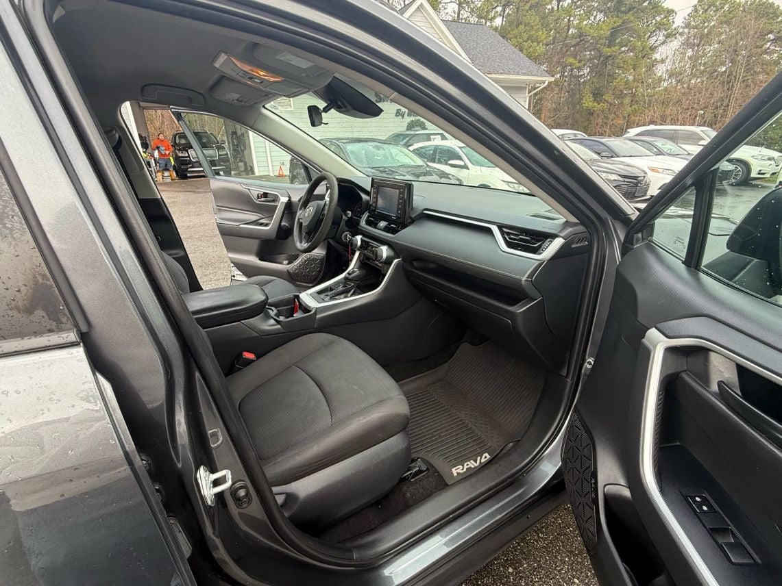 2020 Toyota RAV4 LE Sport Utility 4D