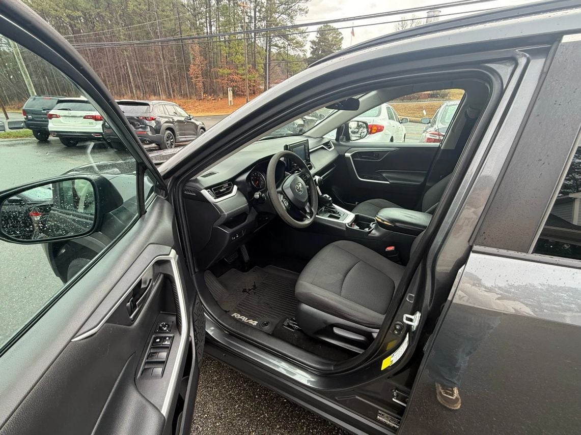 2020 Toyota RAV4 LE Sport Utility 4D
