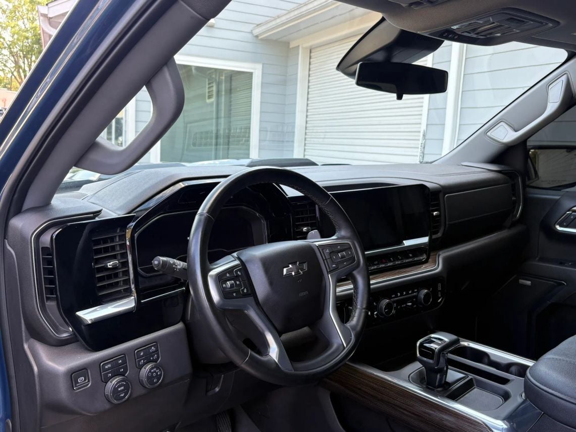 2024 Chevrolet Silverado 1500 Crew Cab LT Trail Boss Pickup 4D 5 3/4 ft