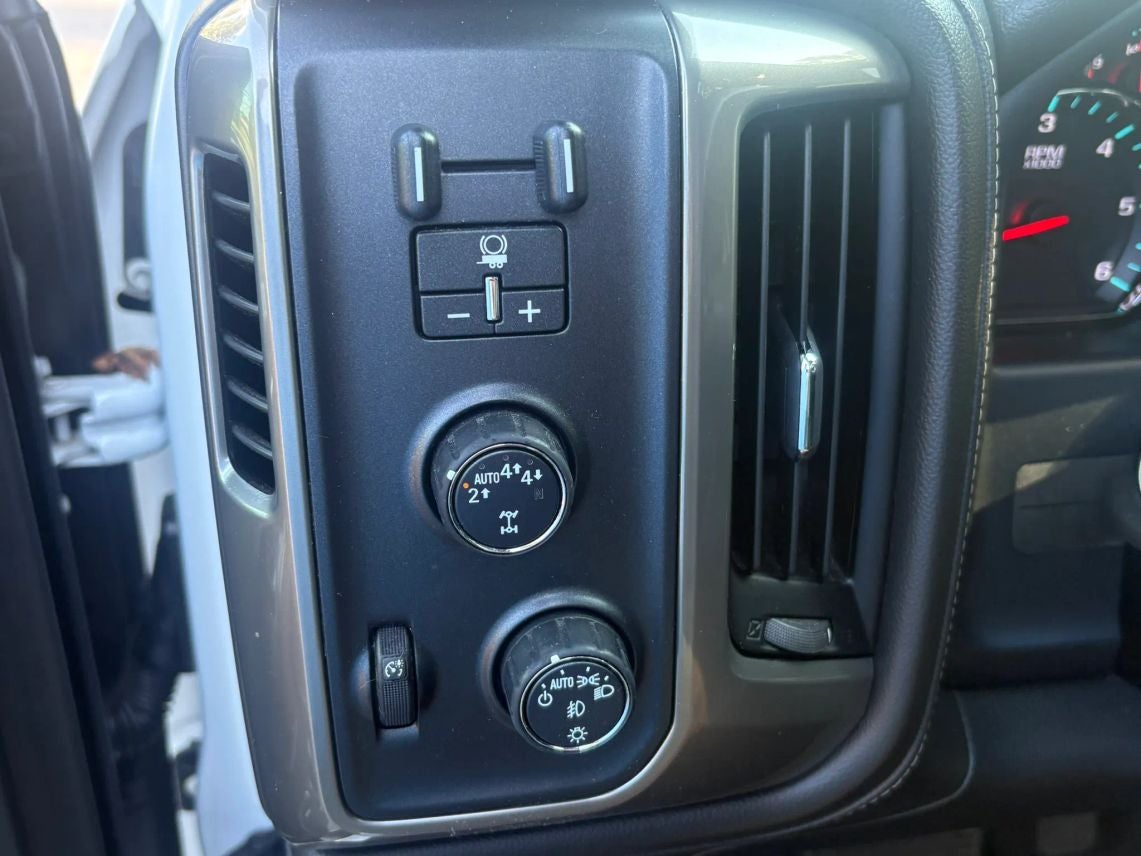 2018 Chevrolet Silverado 1500 Crew Cab High Country Pickup 4D 5 3/4 ft