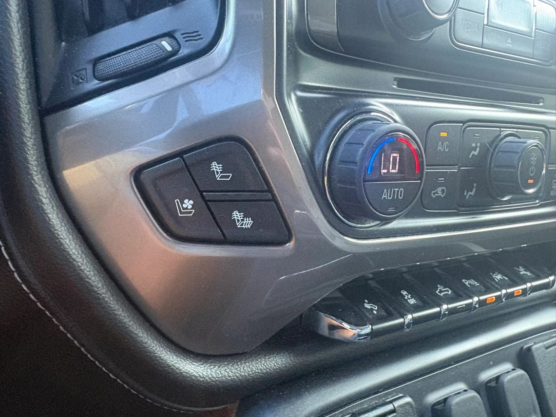 2018 Chevrolet Silverado 1500 Crew Cab High Country Pickup 4D 5 3/4 ft