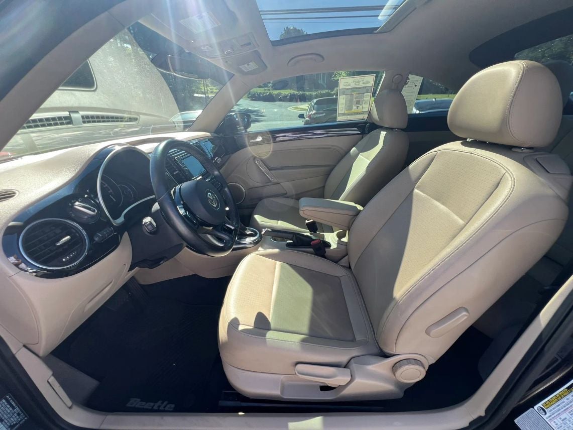 2018 Volkswagen Beetle 2.0T SE Hatchback 2D