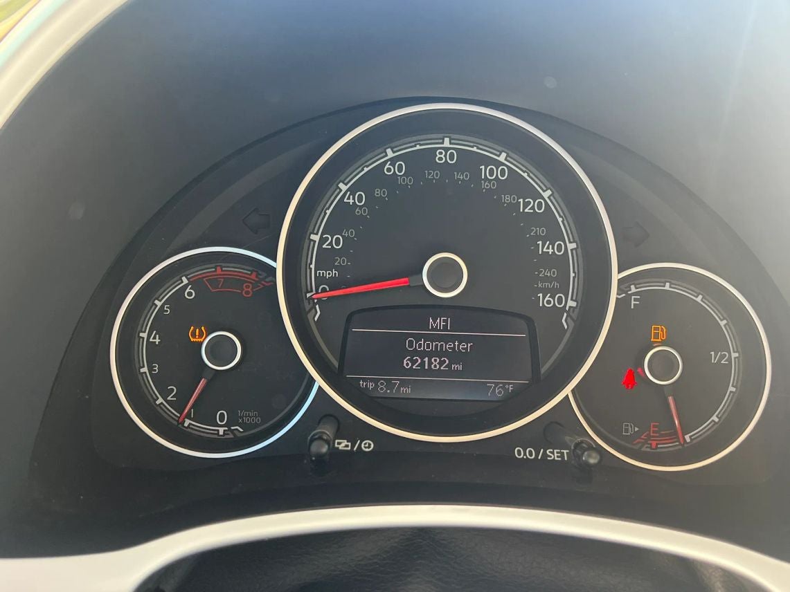 2018 Volkswagen Beetle 2.0T SE Hatchback 2D