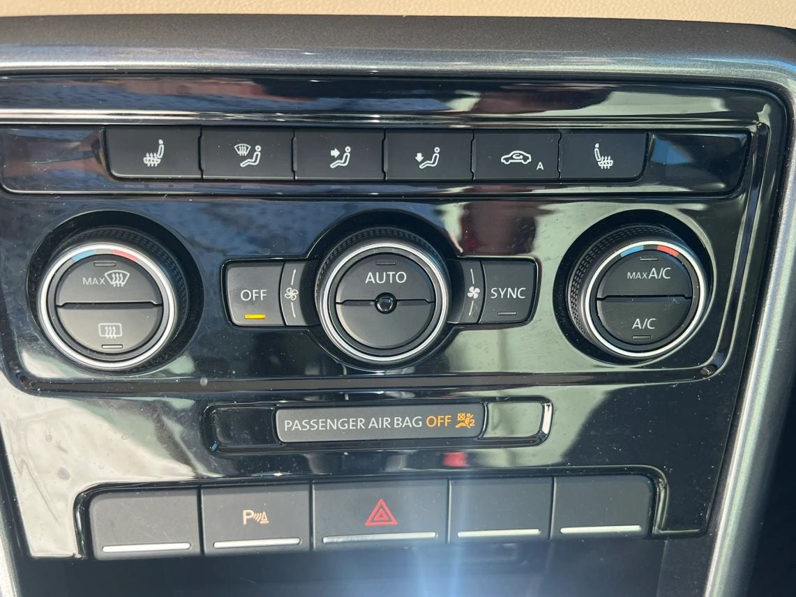 2018 Volkswagen Beetle 2.0T SE Hatchback 2D