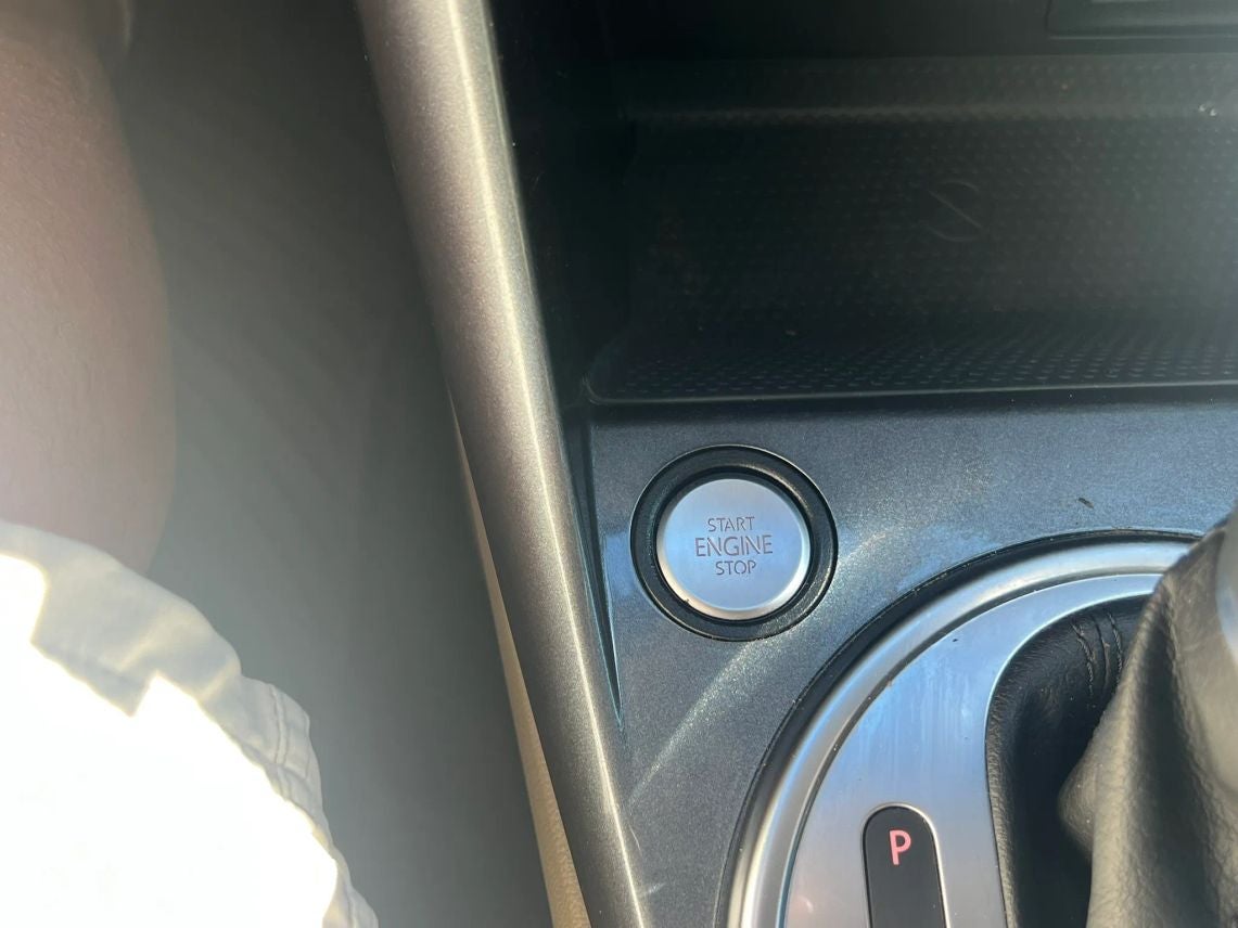 2018 Volkswagen Beetle 2.0T SE Hatchback 2D