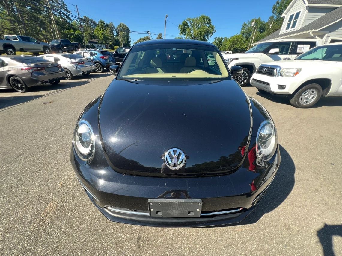2018 Volkswagen Beetle 2.0T SE Hatchback 2D