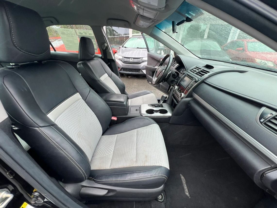 2014 Toyota Camry SE Sedan 4D