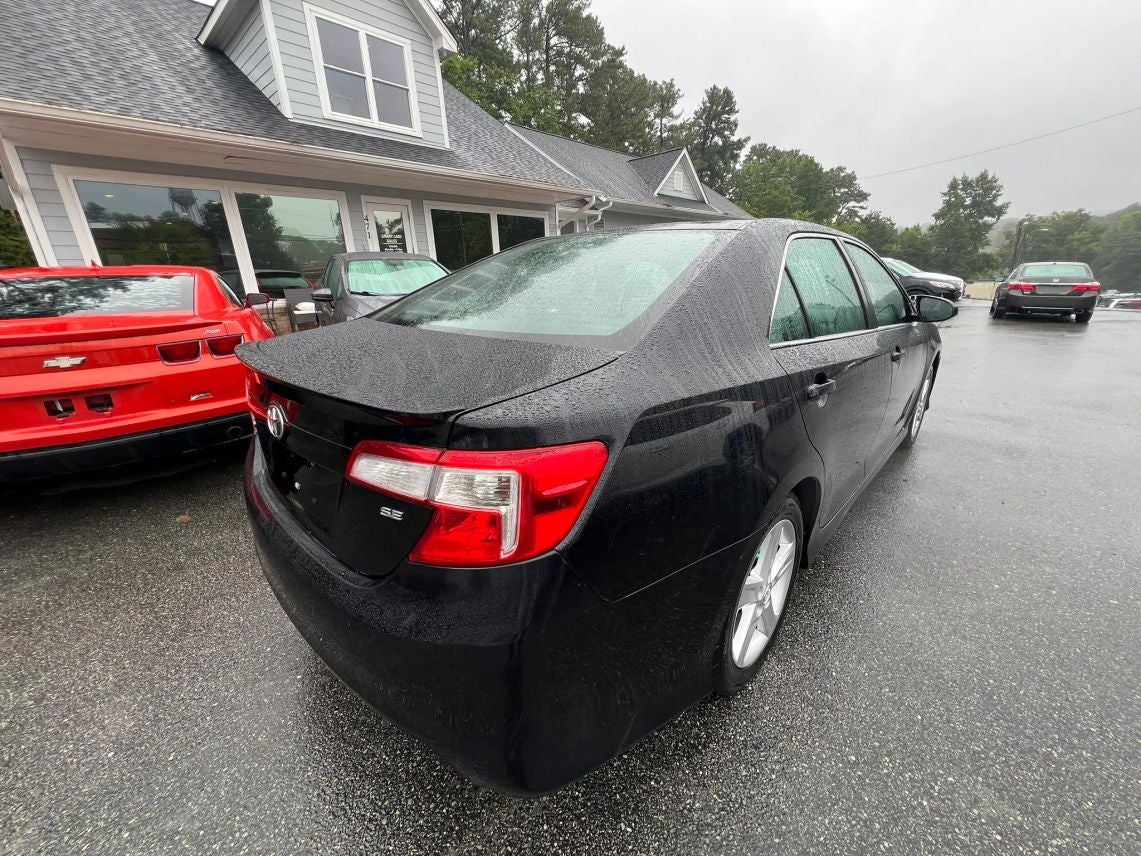 2014 Toyota Camry SE Sedan 4D