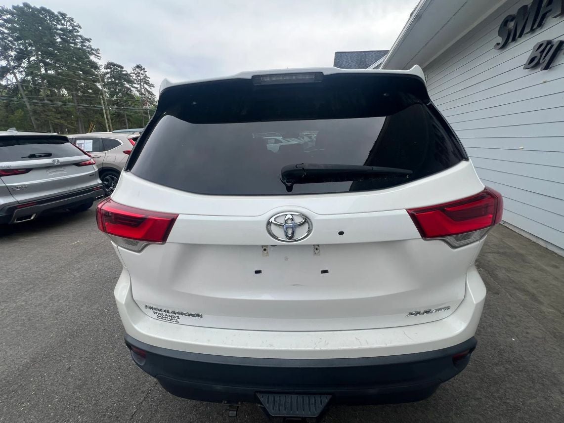 2019 Toyota Highlander XLE Sport Utility 4D