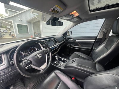 2019 Toyota Highlander XLE Sport Utility 4D
