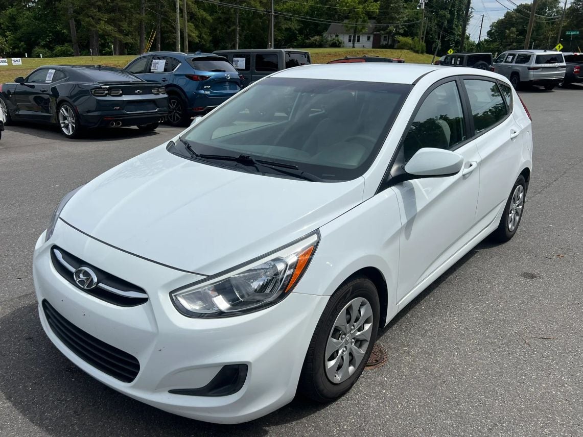 2017 Hyundai Accent SE Hatchback 4D